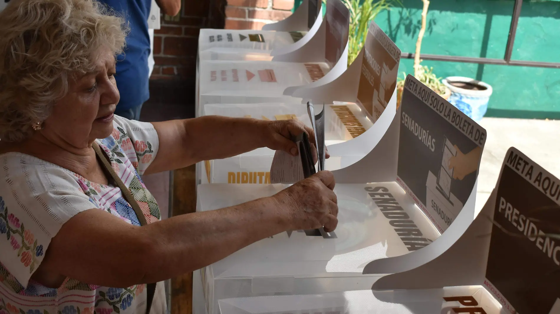 Retrasos en casillas e intenso calor no frenaron el voto de los mexiquenses  